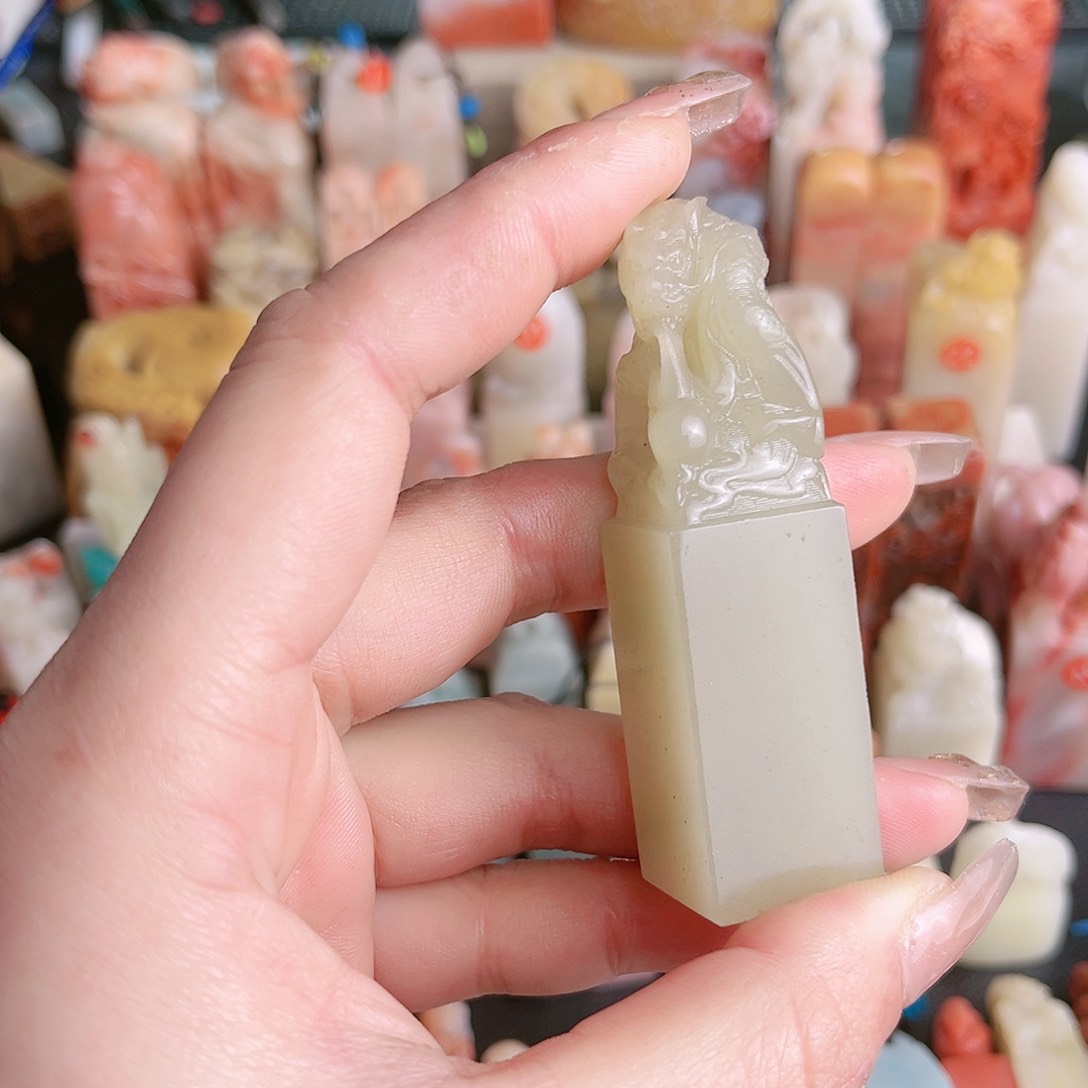 寿山石印石龙戏珠