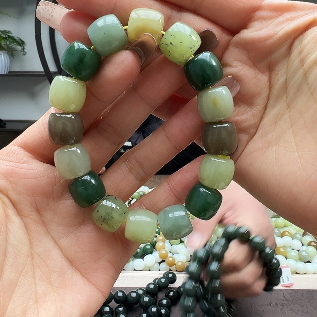 骏***马和田玉未镶嵌手链14多宝