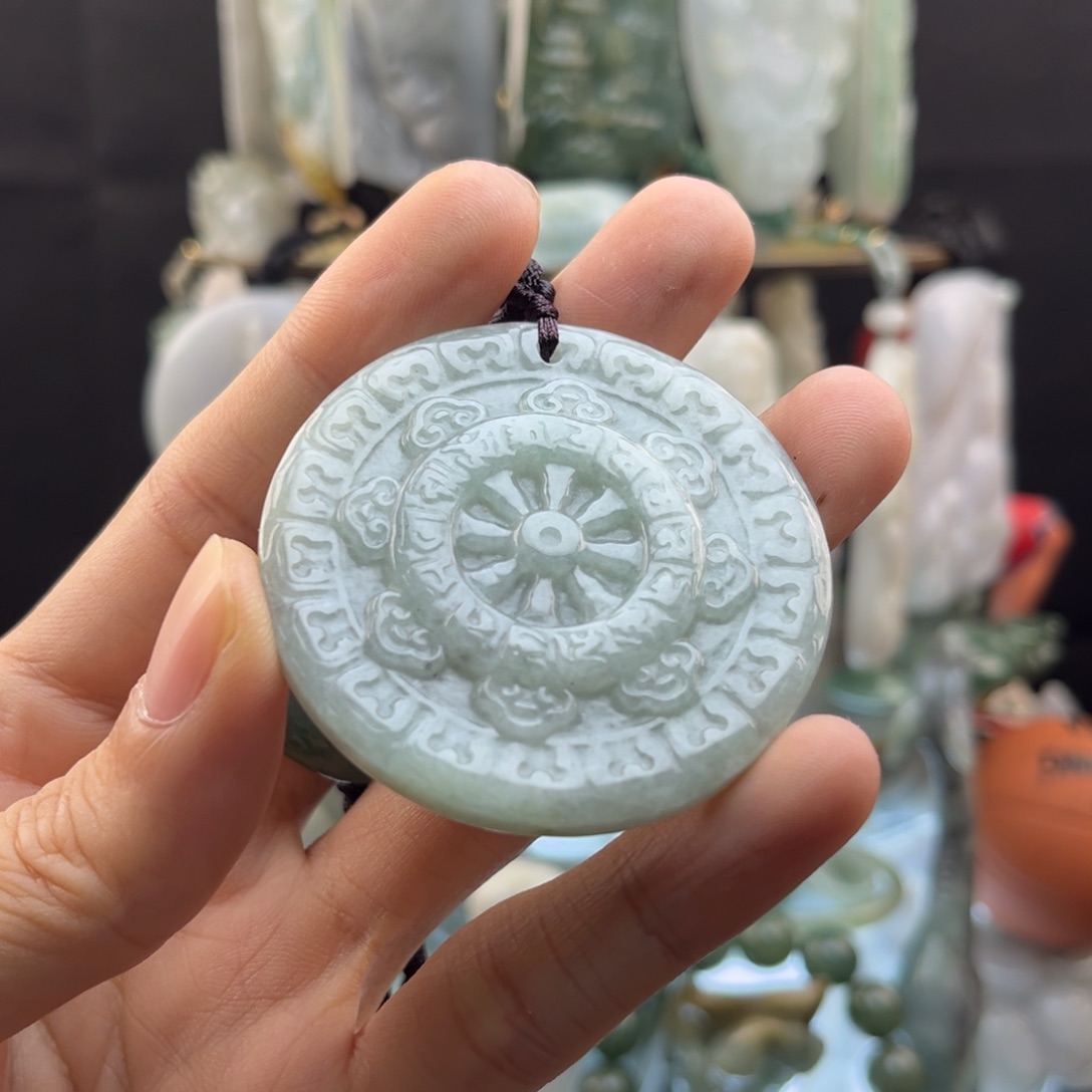 正***行翡翠未镶嵌颈饰时来运转