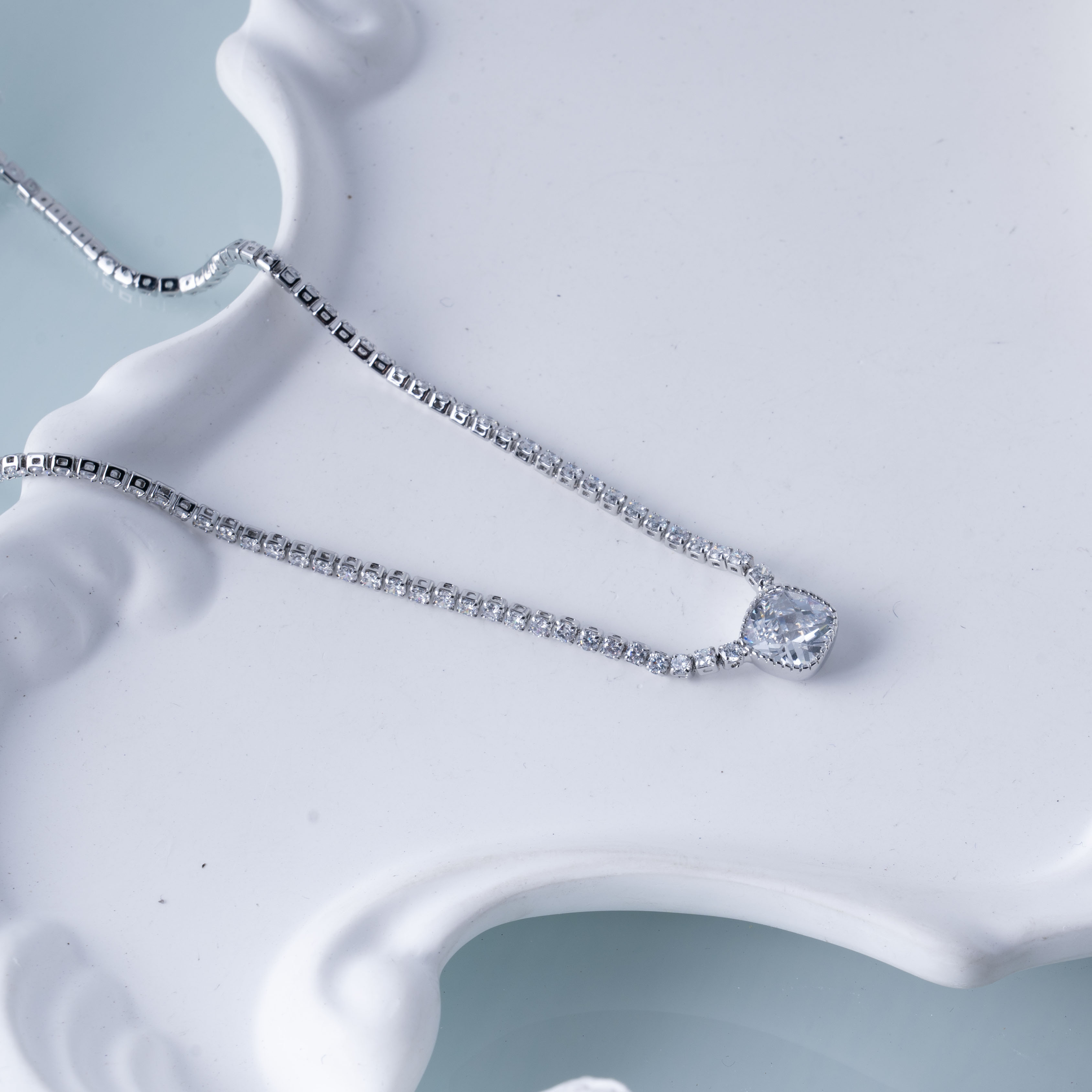 铜合金合成锆石吊坠 戴伊森   A09   轻奢精美气质款吊坠