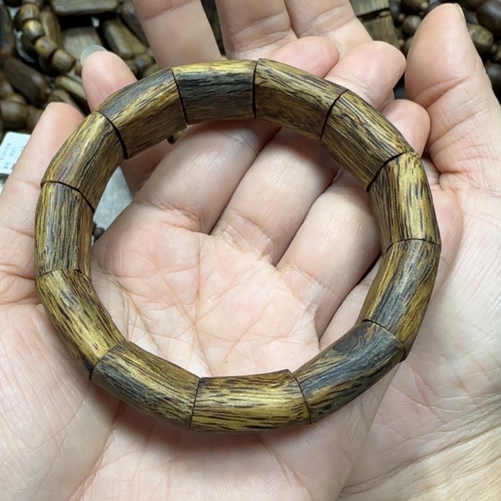 手串沉香乌身多样性发货一条卡17-19克