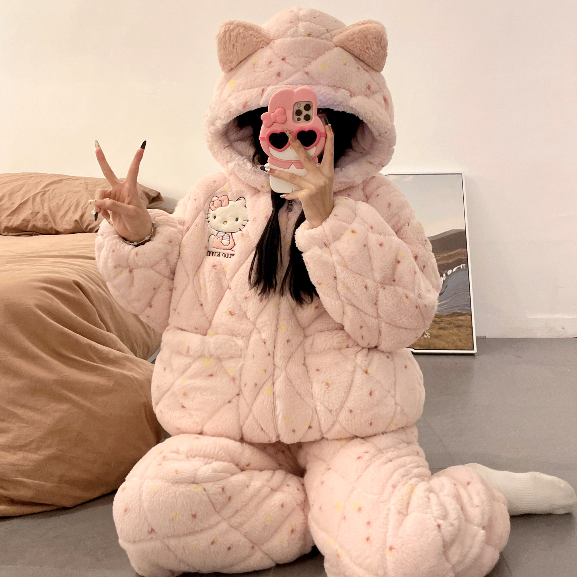 2025新款三层夹棉可爱KT猫睡衣女秋冬季珊瑚绒加绒加厚套装家居服