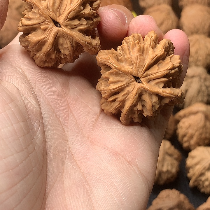 文玩核桃吊坠39 麦虎