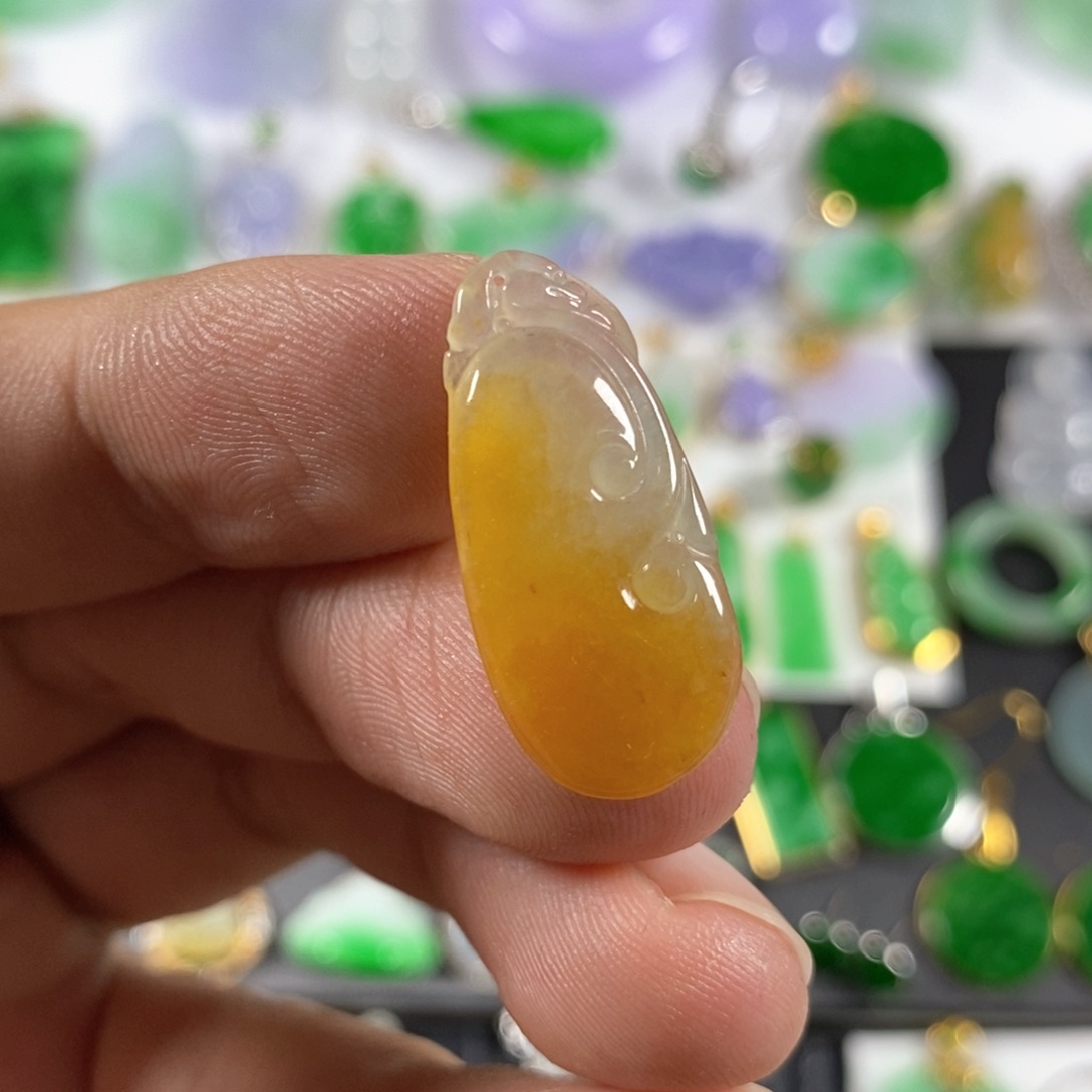 翡翠颈饰未镶嵌翡翠