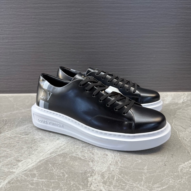 未使用 LouisVuitton/路易威登 黑色漆皮亮面休闲松糕鞋 全尺码