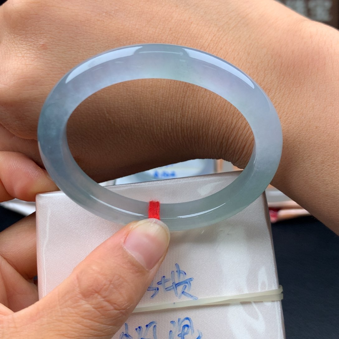 翡翠手镯未镶嵌全条起光