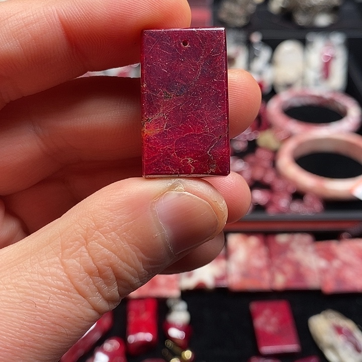 天然辰砂天然朱砂原矿打磨无事牌 28.5克