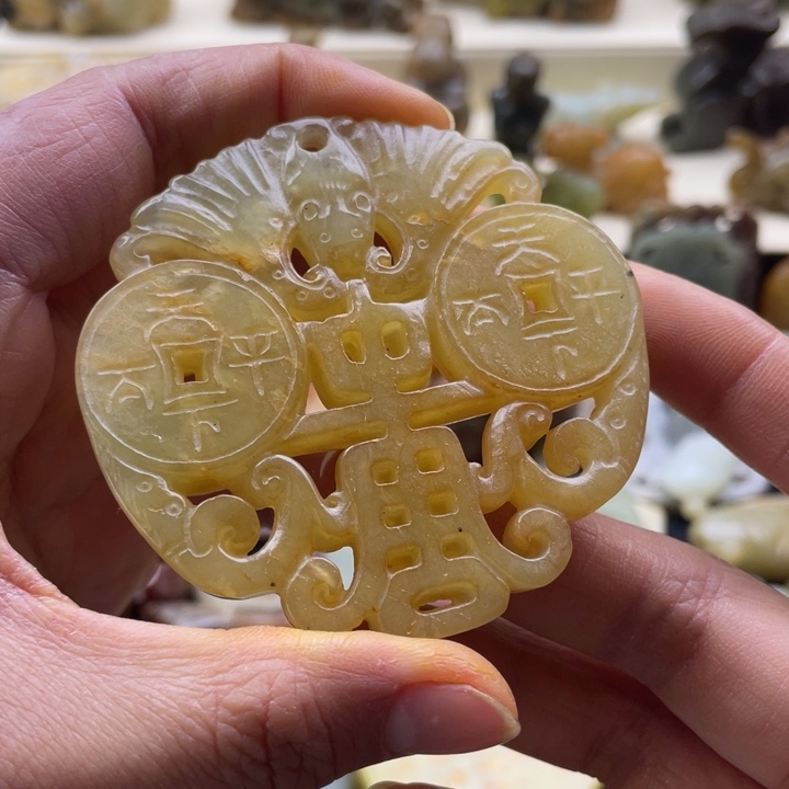 蛇纹石玉颈饰未镶嵌