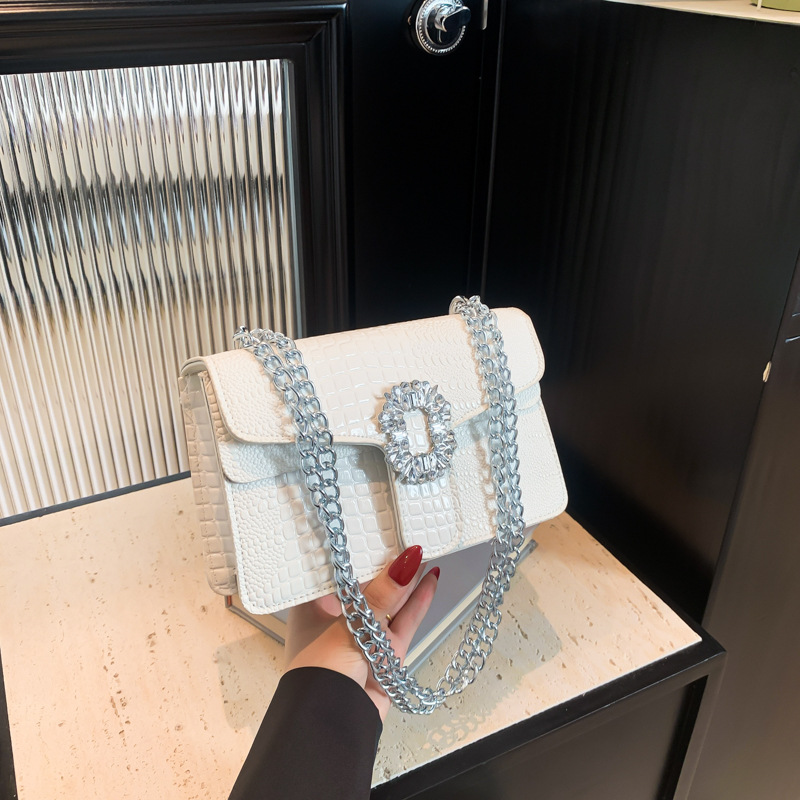 夏季时尚清新百搭高级感链条单肩斜挎包包女新款流行鳄鱼纹小方包