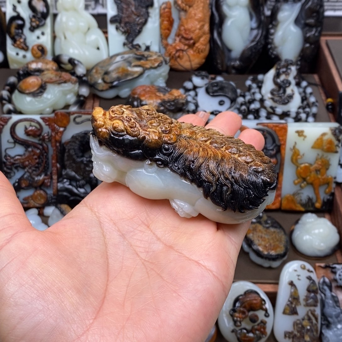 颈饰未镶嵌和田玉，****，