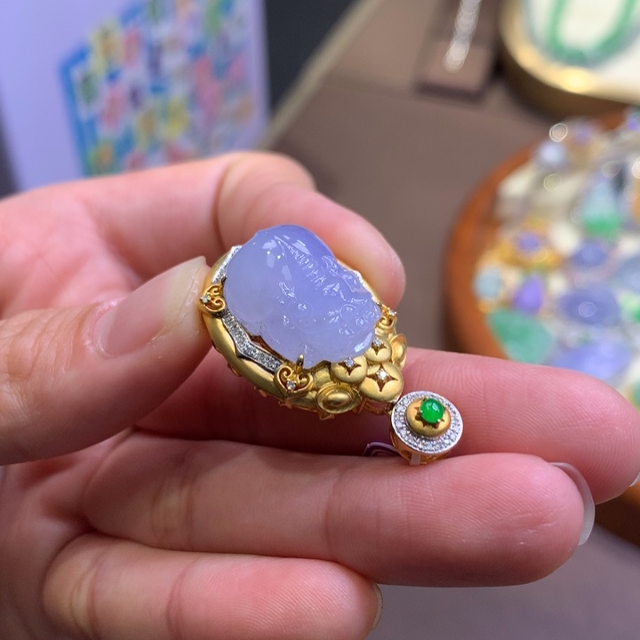 翡翠18K金镶嵌颈饰翡翠