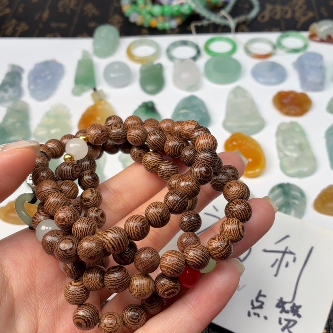 伊***1翡翠未镶嵌颈饰福利