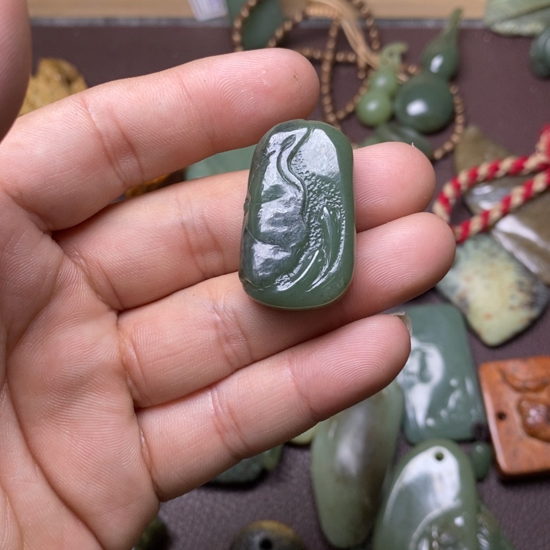 岫岩河磨玉（透闪石质玉）挂件未镶嵌好****嘿