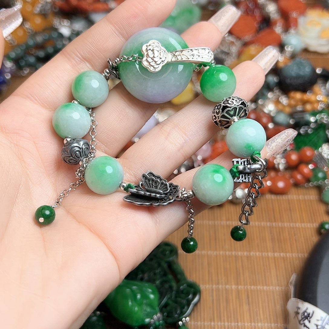 翡翠未镶嵌颈饰Y****乐吊坠