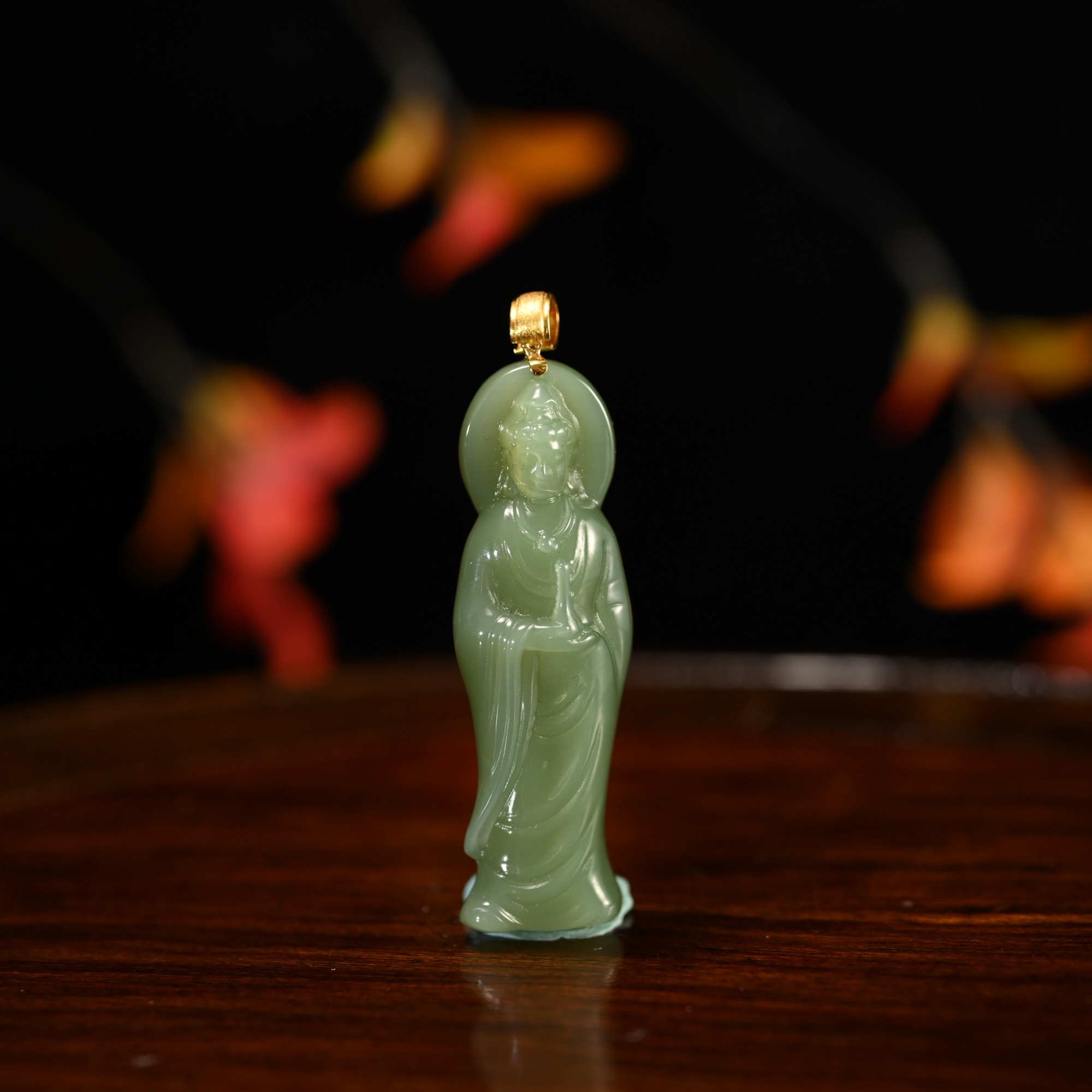 Lot8810 HP6803693和田玉鸭蛋青观音挂件/杭拍