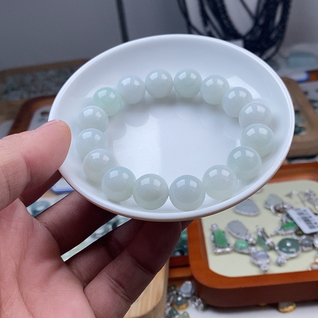 翡翠颈饰未镶嵌大卡手串