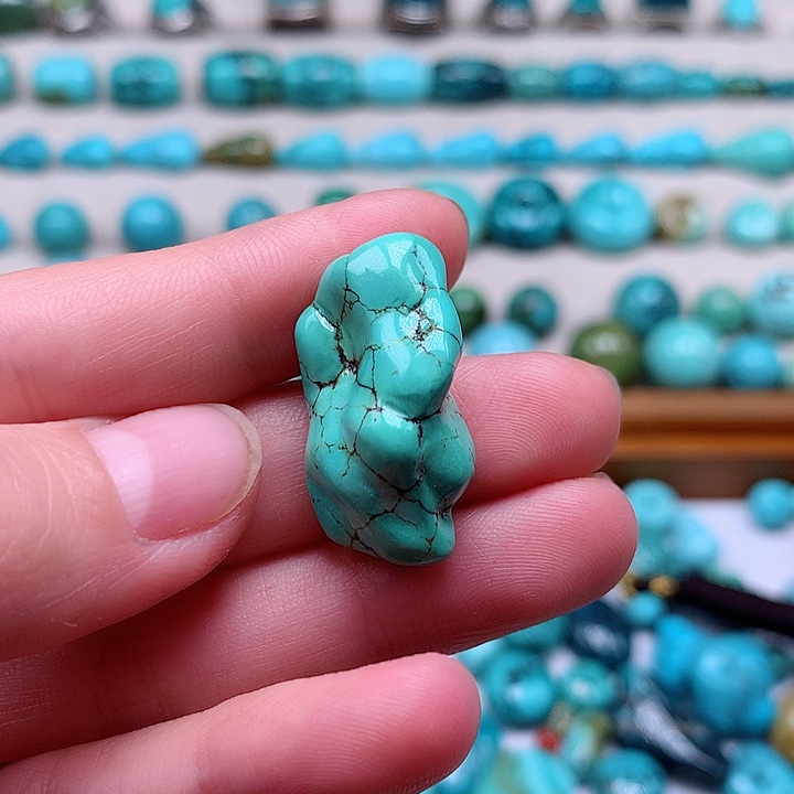 绿松石颈饰未镶嵌