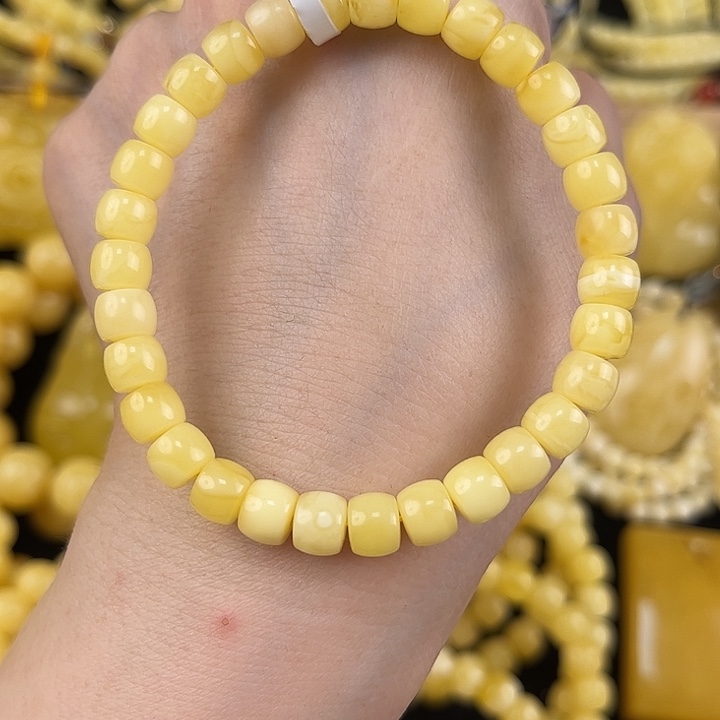 琥珀颈饰未镶嵌琥珀，