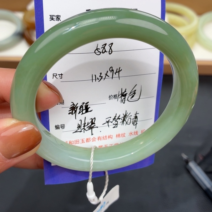 和田玉未镶嵌手镯