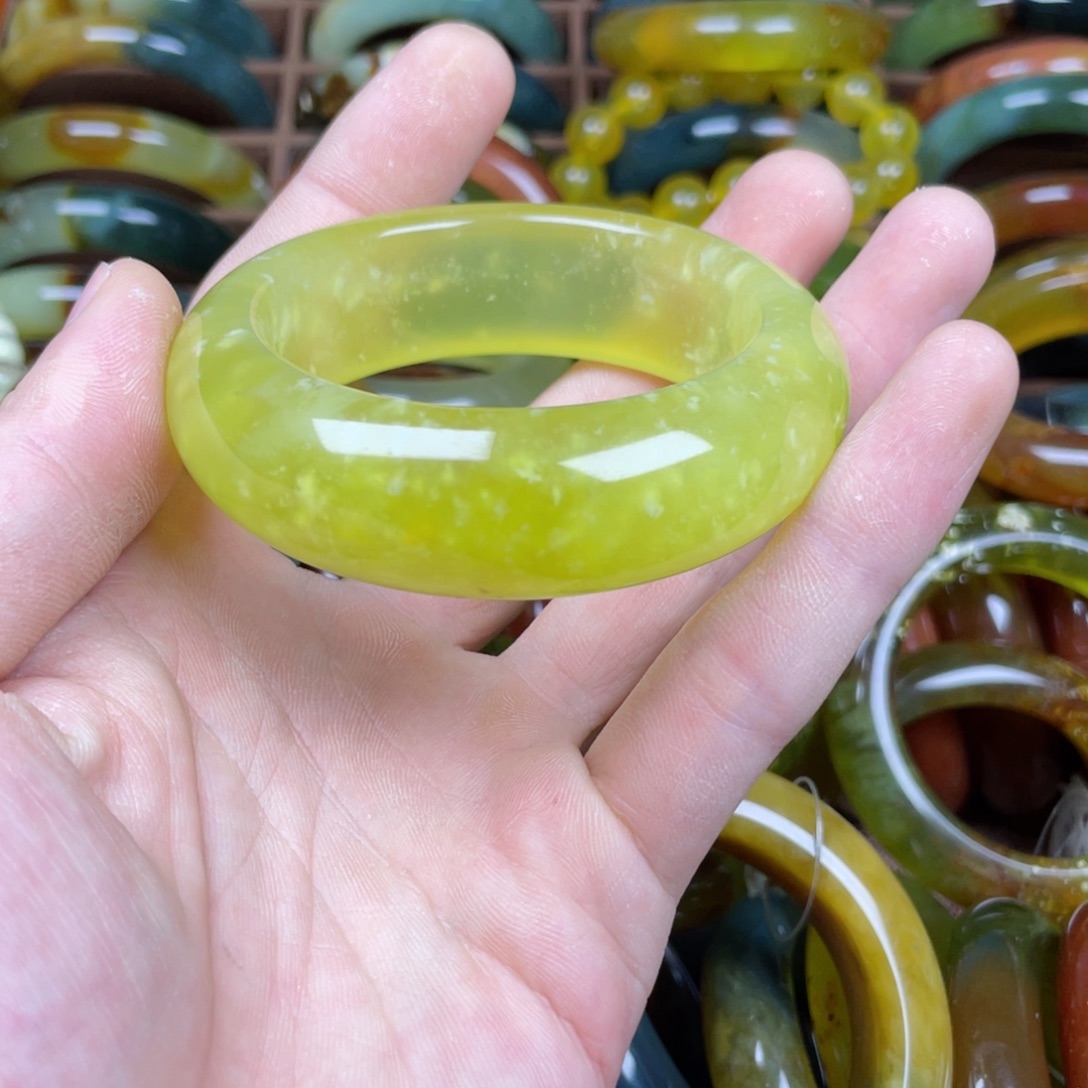 蛇纹石玉未镶嵌手镯