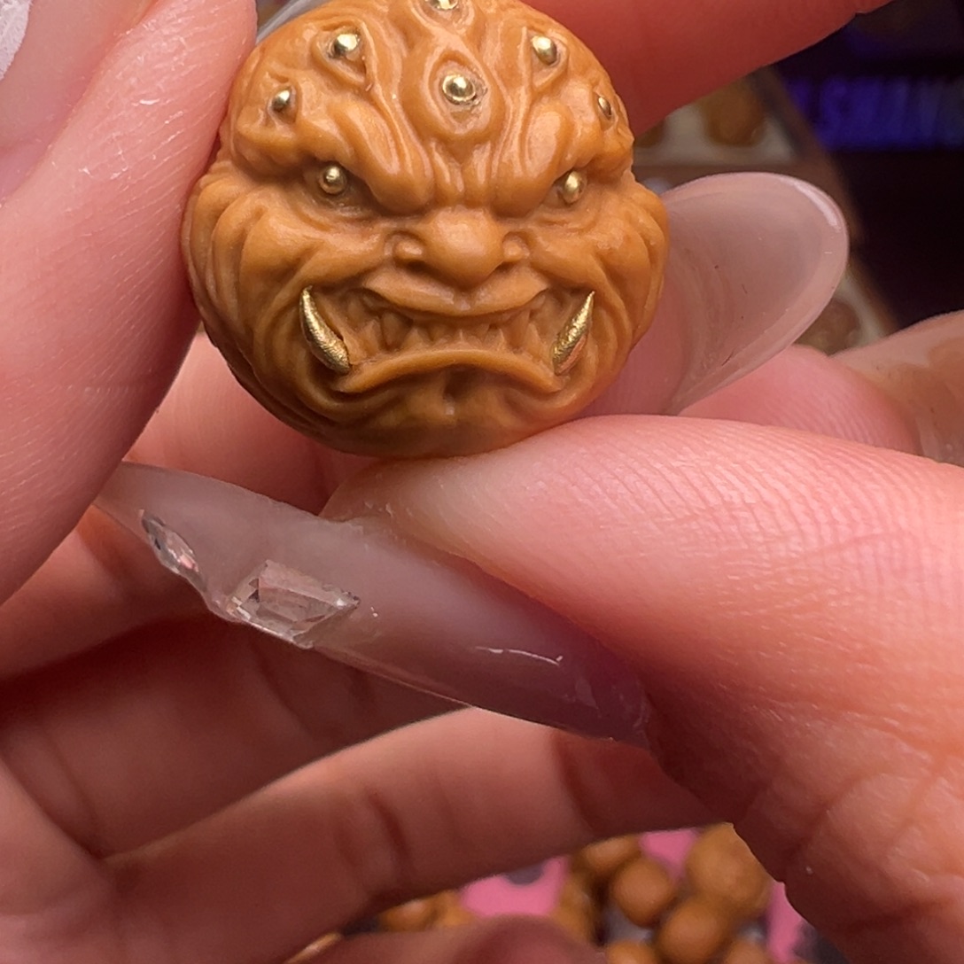 文玩核桃把件镶嵌款九目獠牙18左右尺寸全品有正常封口线