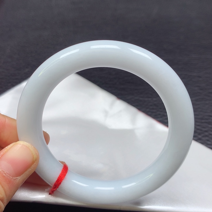 翡翠手镯（圆镯）未镶嵌57圈