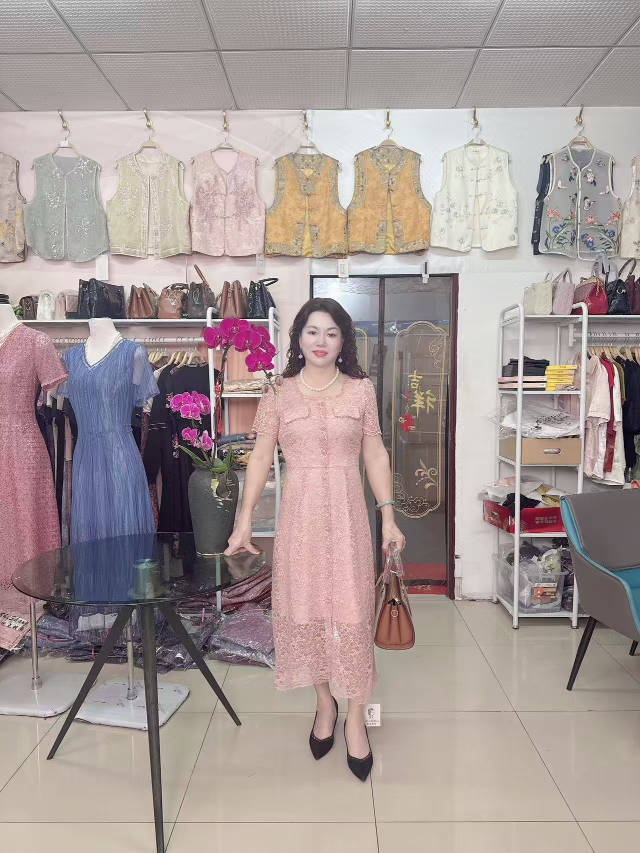 时尚高档蕾丝连衣裙2025夏季新款减龄气质修身大码显瘦长款连衣裙