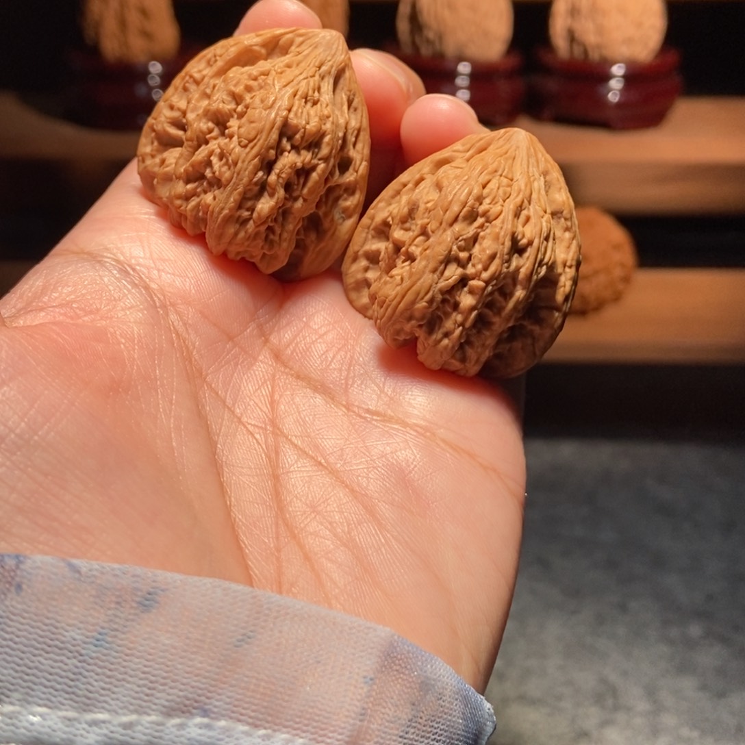 帅***o核桃手串/手链密纹红宝石无修全品红皮（不退换）