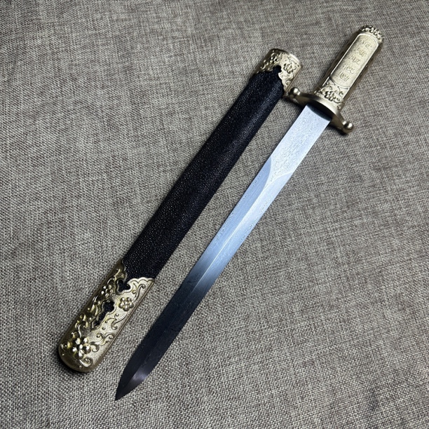 2929 龙泉昊天宝剑鱼皮花纹钢铜装中正剑未开刃