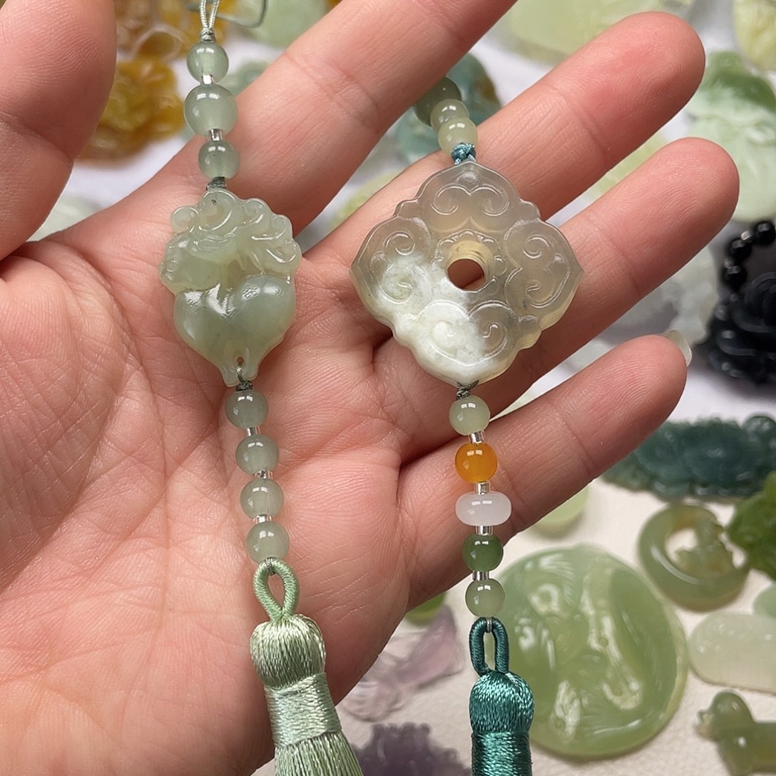 蛇纹石玉未镶嵌颈饰