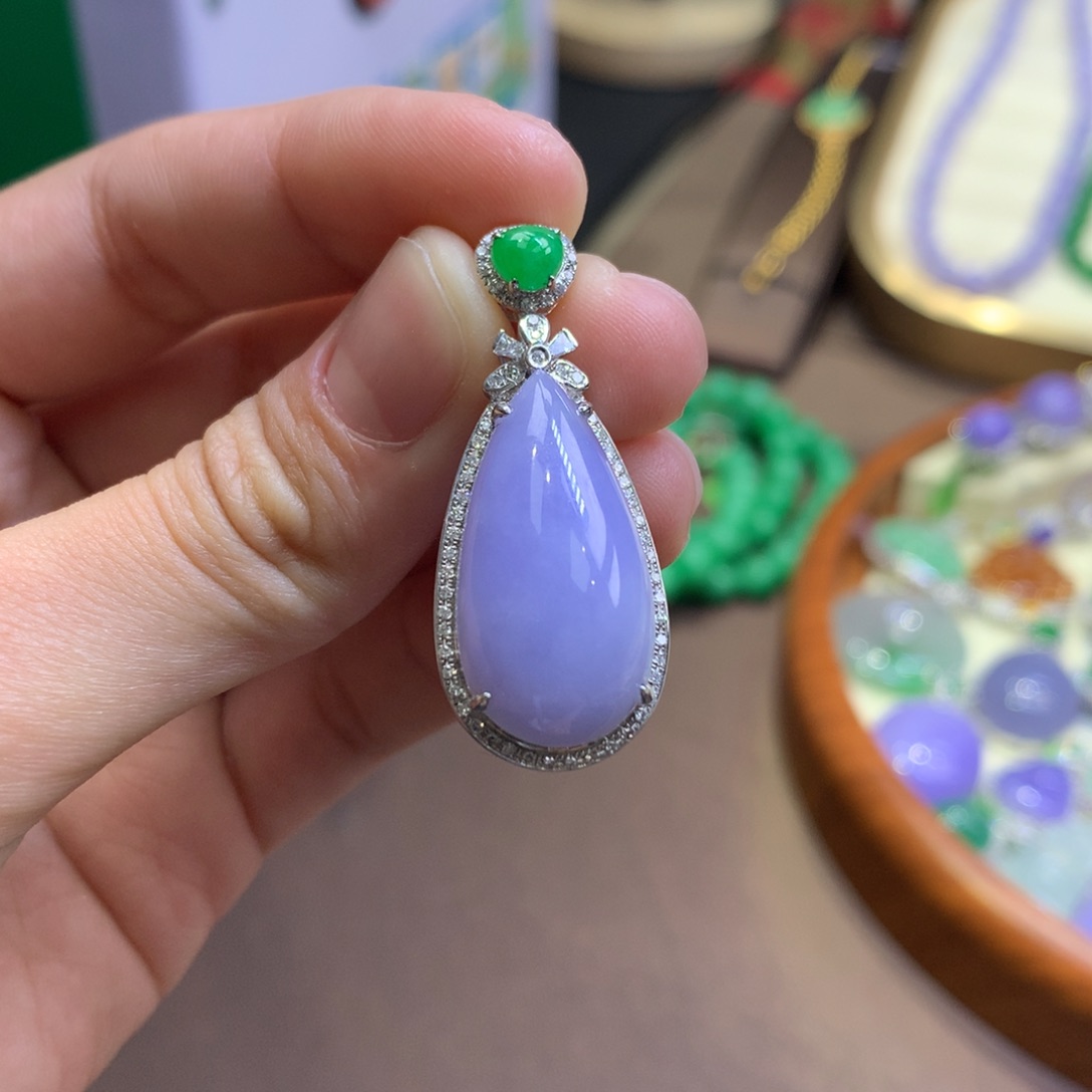 翡翠18K金镶嵌颈饰翡翠