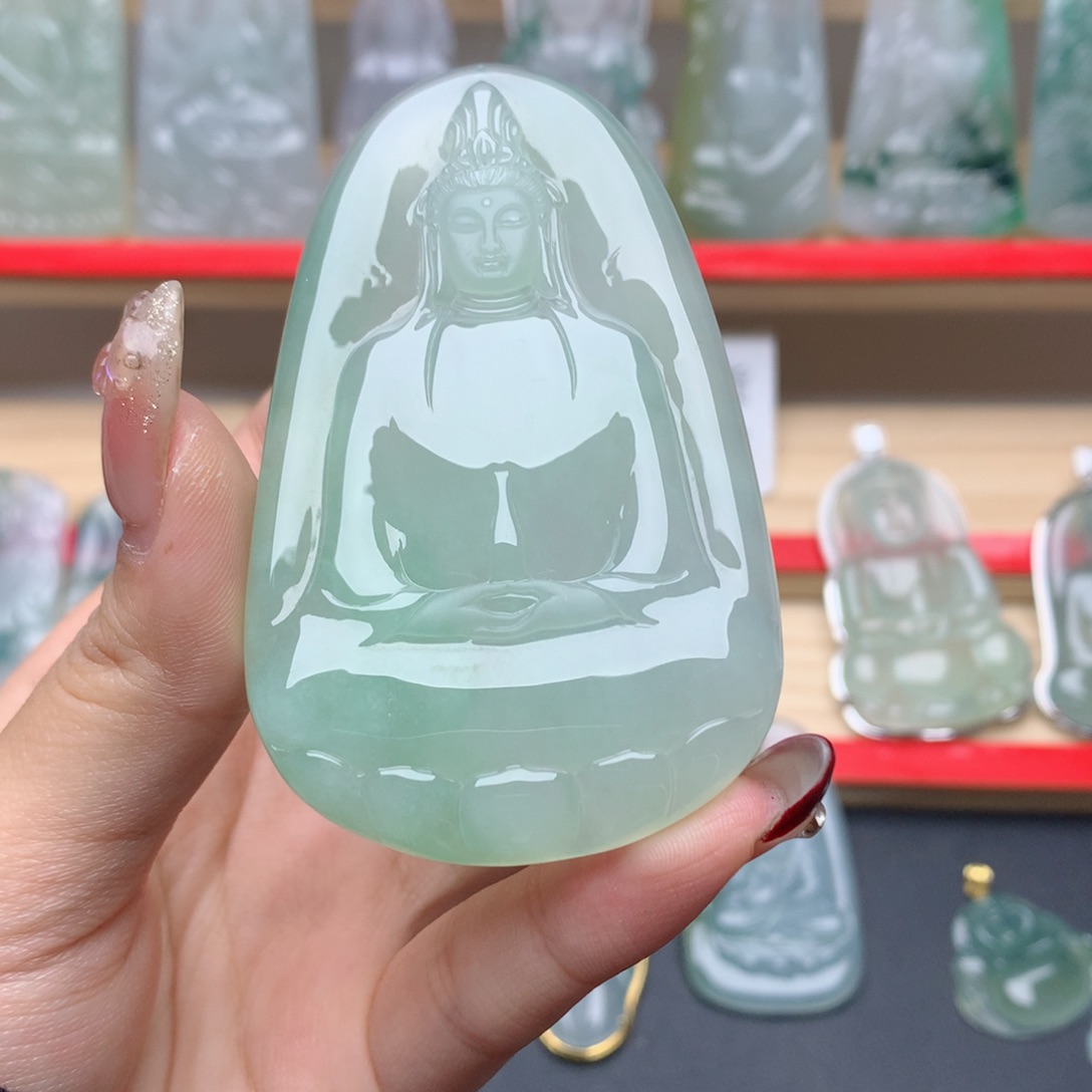 翡翠颈饰未镶嵌情**已素衣