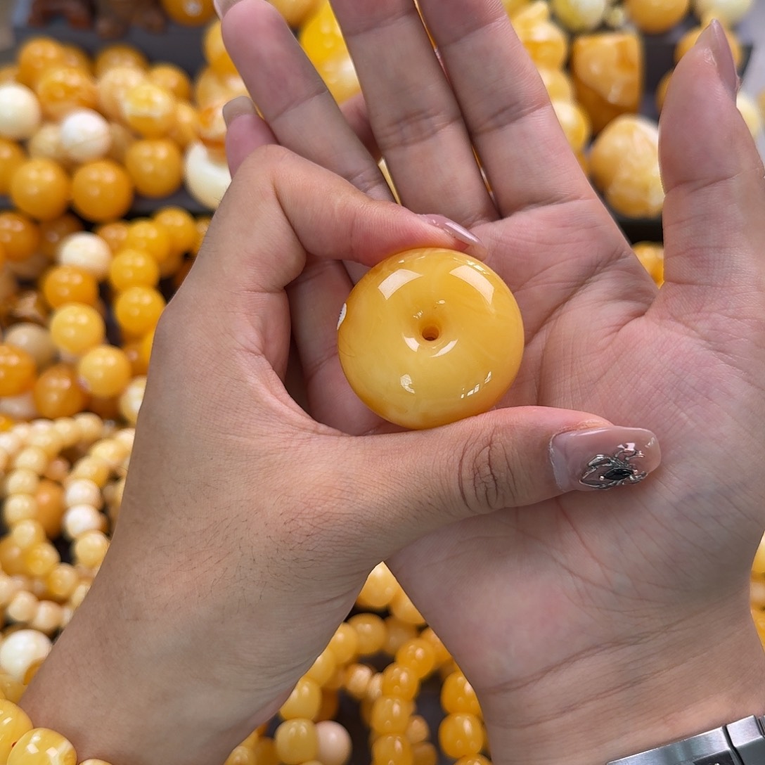 蜜蜡未镶嵌珠宝奇石