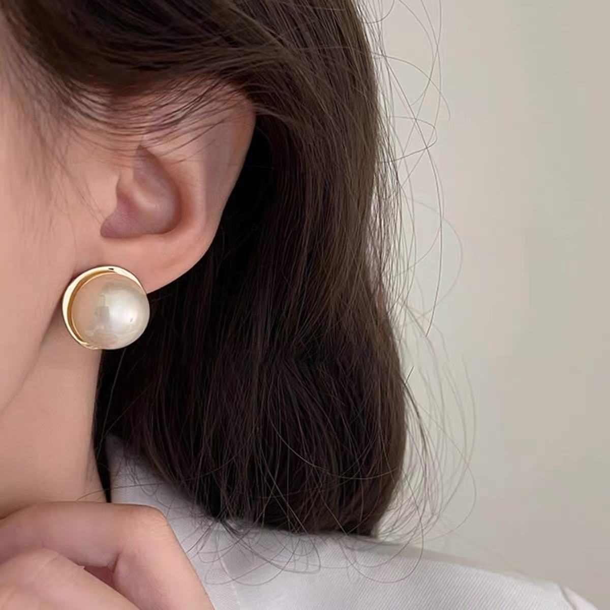 铜合金耳饰 c-039法式大耳钉女轻奢高级感复古耳环新款设计感8103