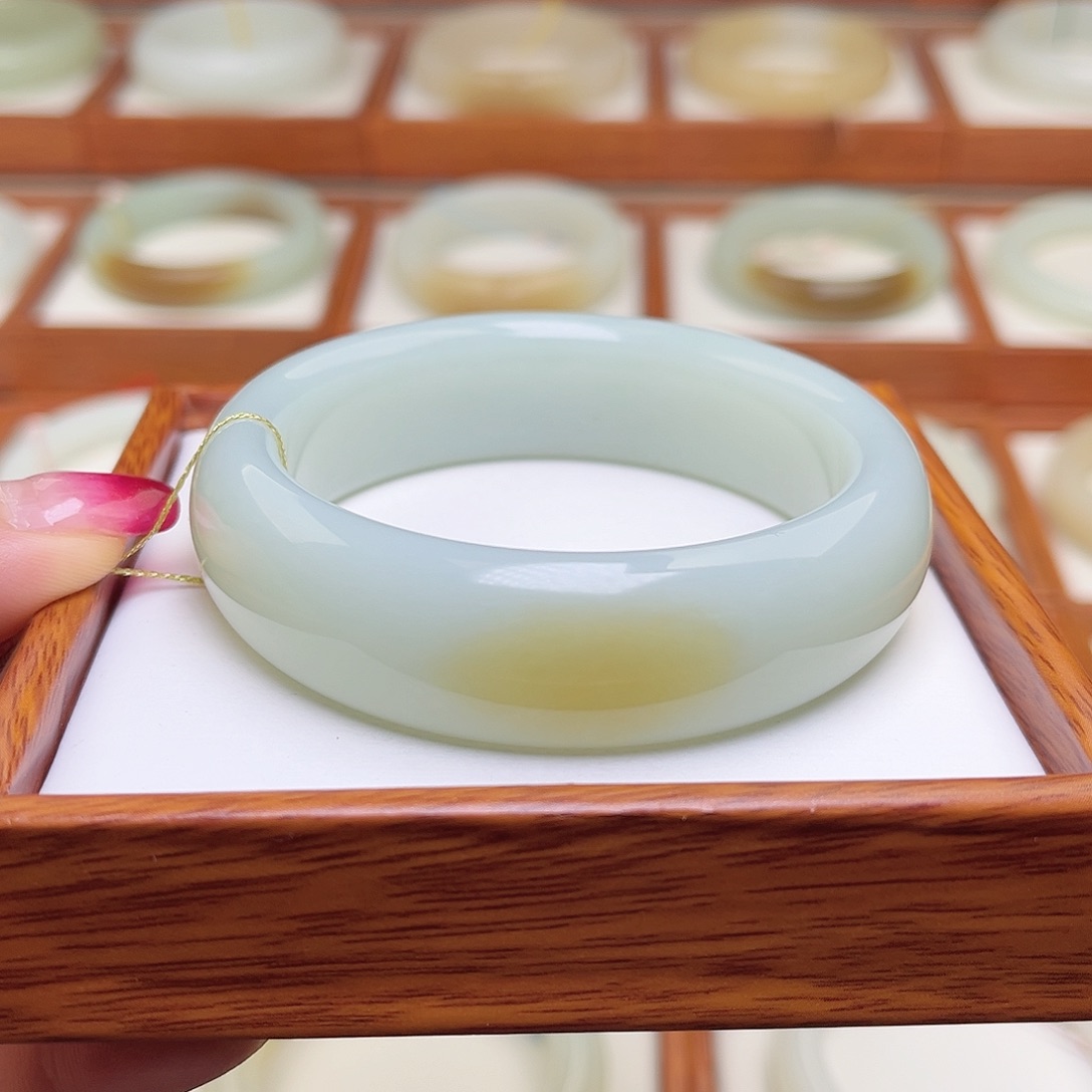 和田玉手镯未镶嵌58