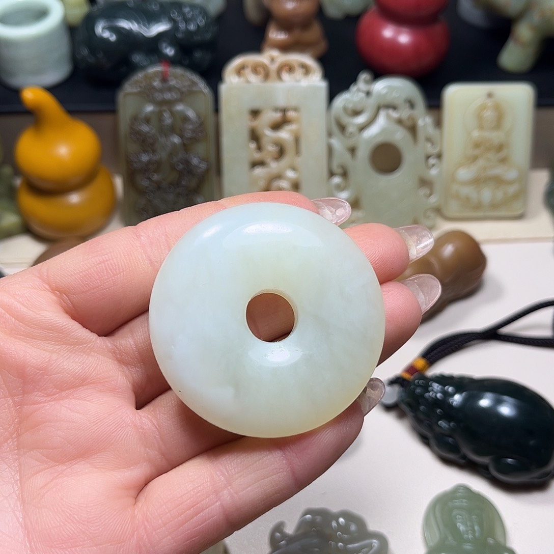 白玉菩提吊坠白玉菩提吊坠