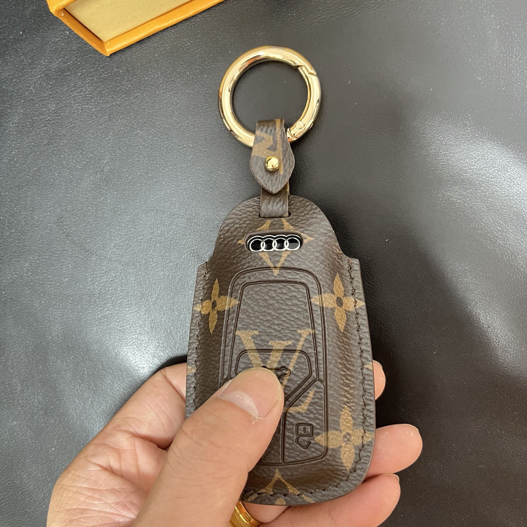 适用新款奥迪a6l钥匙套新a4/q4etron壳a7/q6/a8/q7扣a6/s6/rs包q5