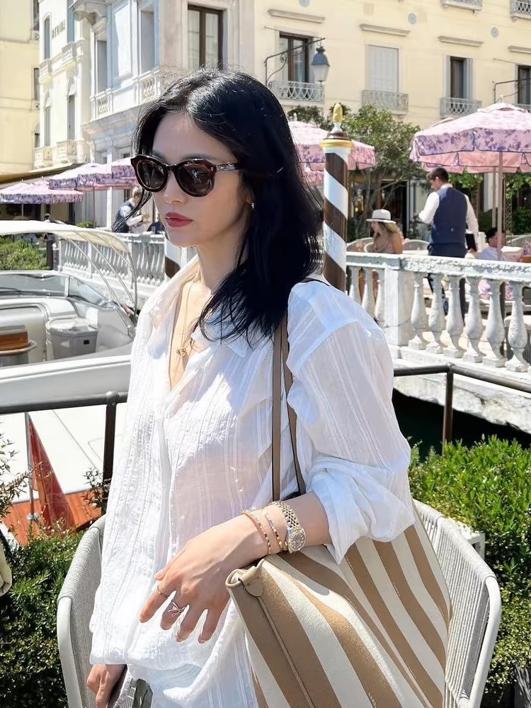 白色条纹防晒女士宽松显瘦设计感高级休闲防晒衬衫夏季新款