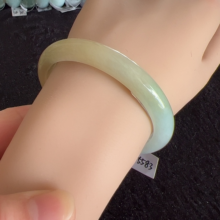 翡翠未镶嵌手镯编号55583圈口55.4