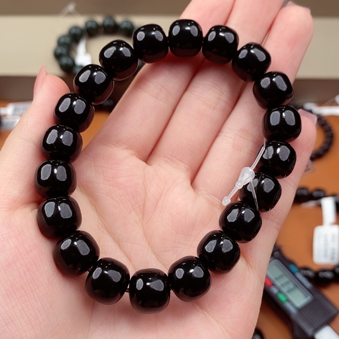 若****颈饰未镶嵌和田玉