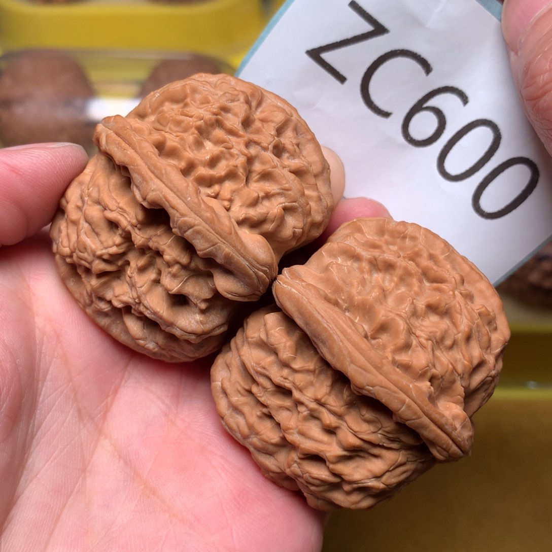 文玩核桃把件红皮大肚球白43