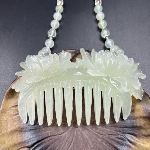 纯天然岫玉梳子吊坠