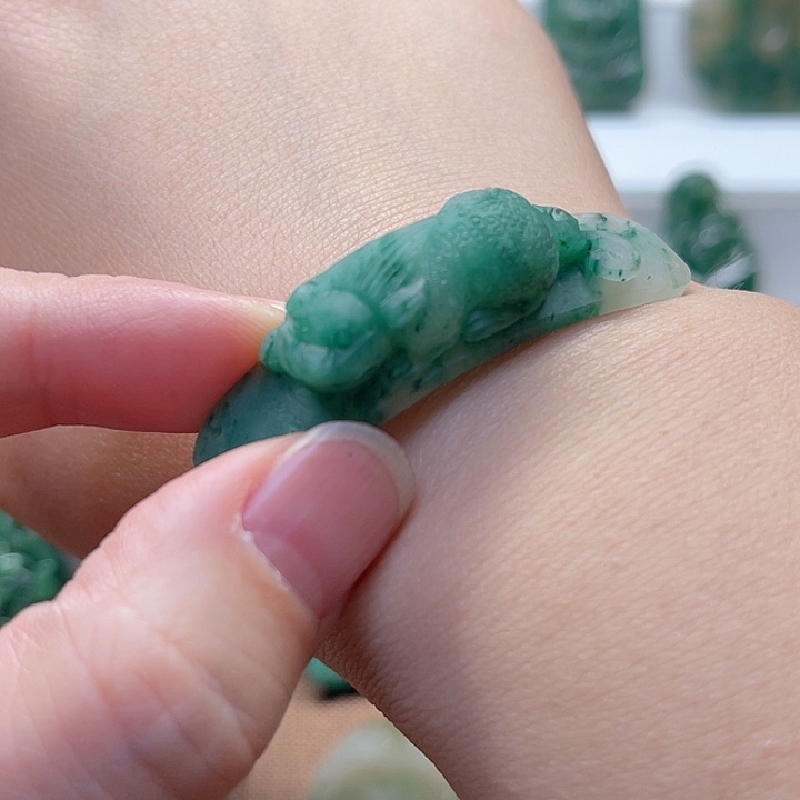 独山玉未镶嵌手牌