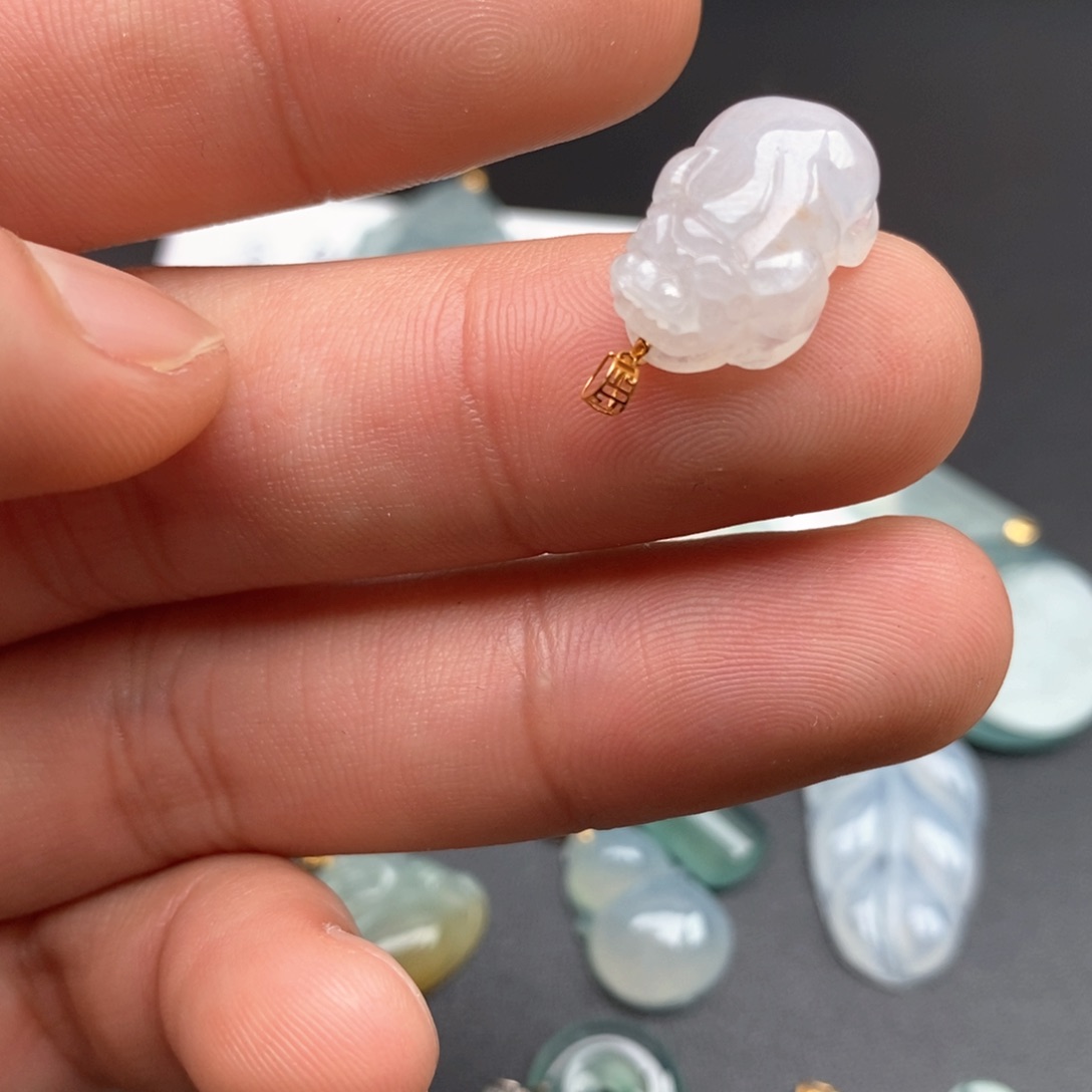 颈饰18K金镶嵌翡翠