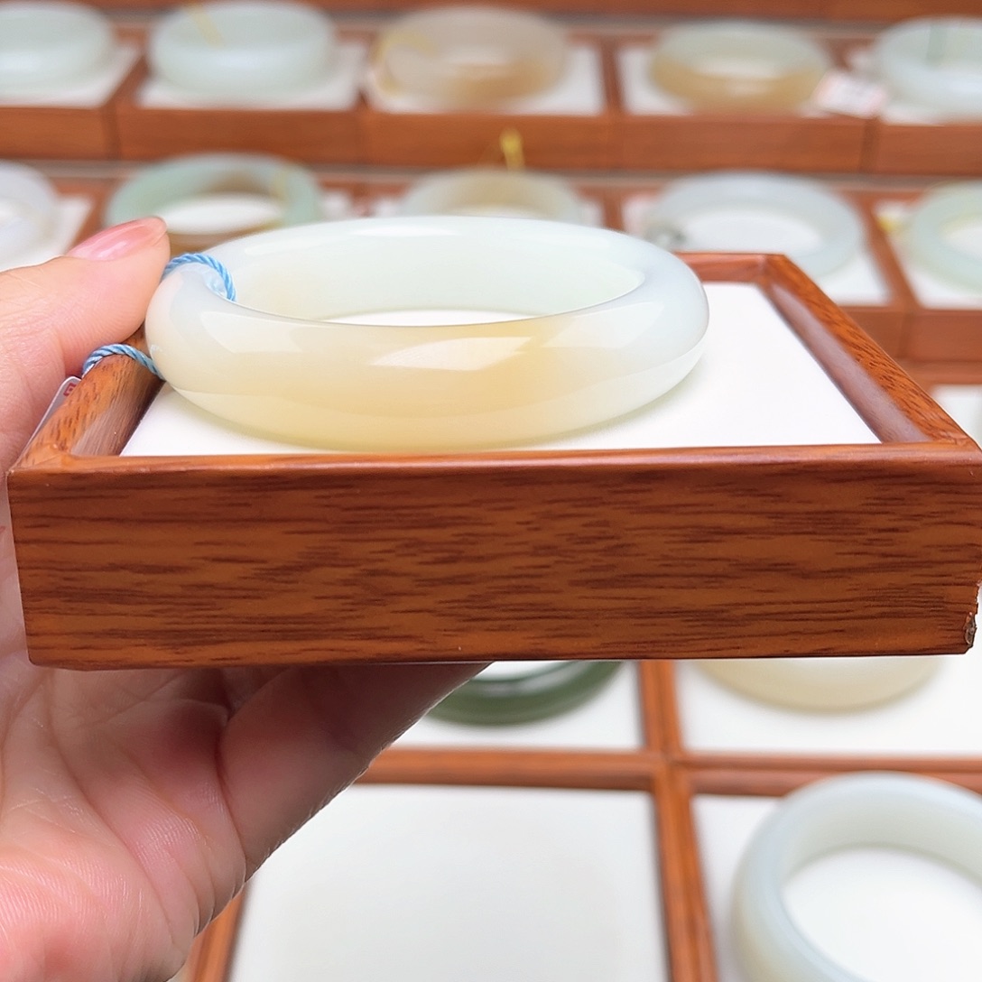 和田玉手镯未镶嵌53