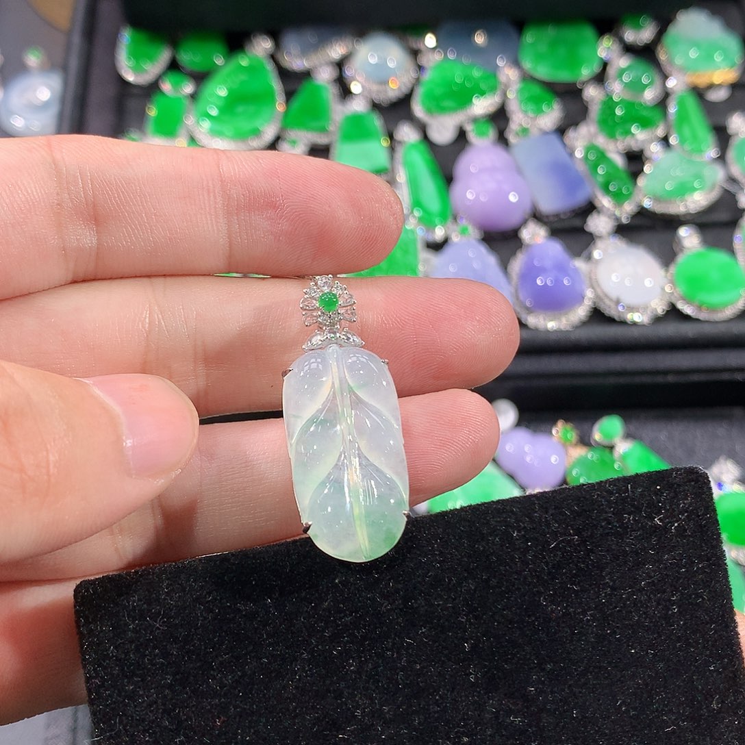 翡翠18K金镶嵌颈饰