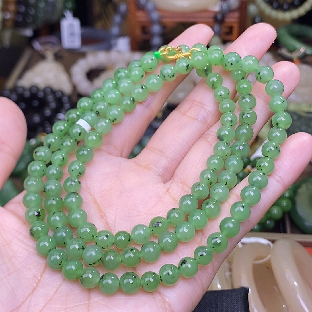 和田玉未镶嵌乌兰海猕猴桃碧玉珠串约6MM
