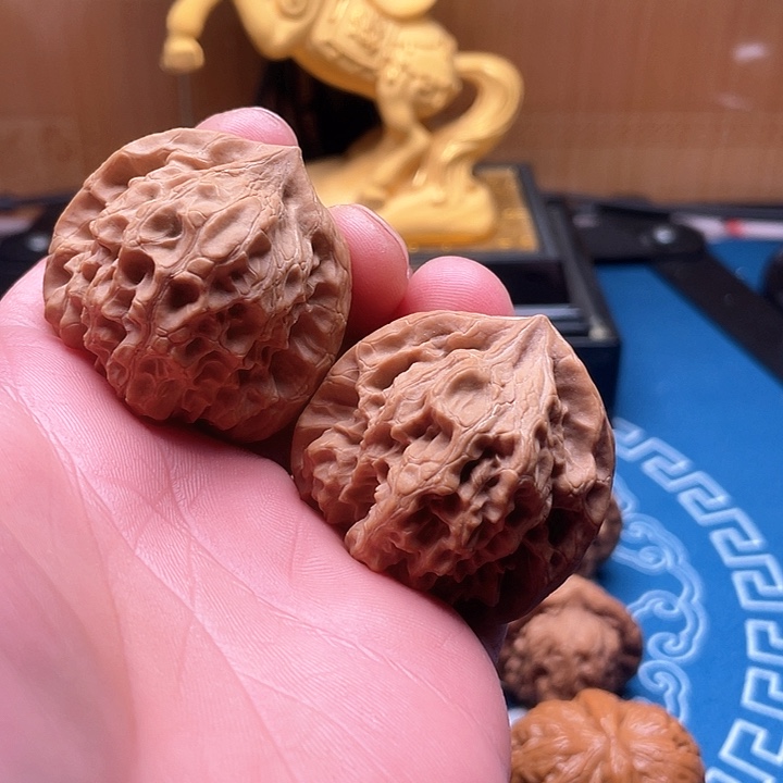 文玩核桃吊坠白蛇谷