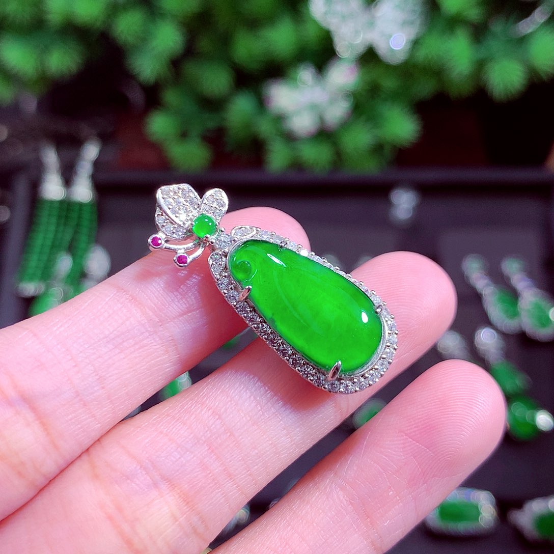 颈饰未镶嵌翡翠天然