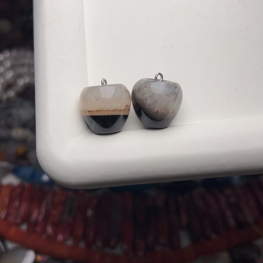 玛瑙/玉髓合金珠宝半成品Y48。天然水晶玛瑙共生吊坠一个